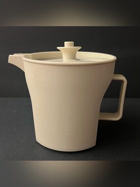 Tupperware Almond 1970’s Early Mold 1441-1 Creamer